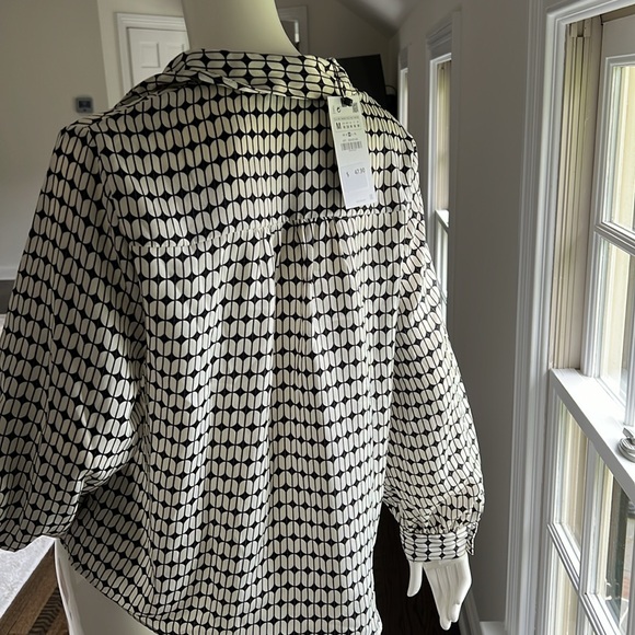 NWT Zara black and white mod print blouse. Size M - Picture 4 of 5